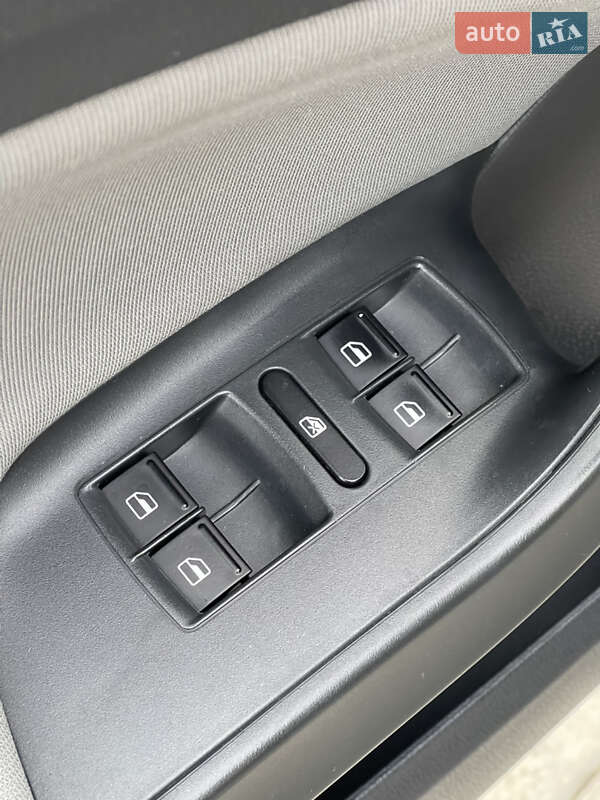 Хэтчбек SEAT Ibiza 2012 в Луцке фото 29 Хэтчбек SEAT Ibiza 2012 в Луцке