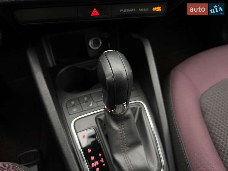 Хэтчбек SEAT Ibiza 2015 в Вишневом фото 15 Хэтчбек SEAT Ibiza 2015 в Вишневом