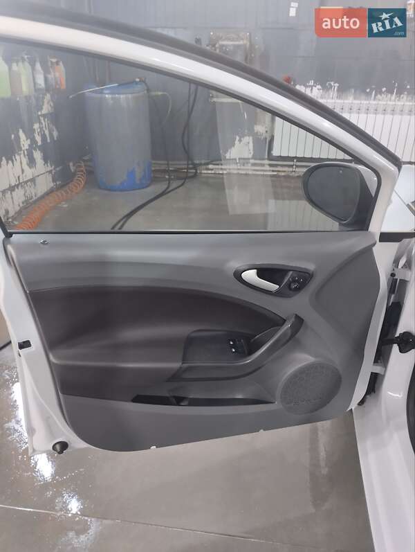 Хэтчбек SEAT Ibiza 2011 в Ровно фото 13 Хэтчбек SEAT Ibiza 2011 в Ровно