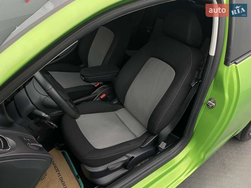 Хэтчбек SEAT Ibiza 2013 в Киеве