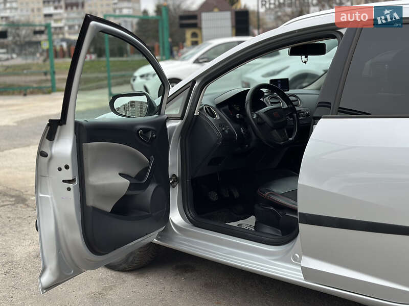 Хэтчбек SEAT Ibiza 2013 в Шептицькому