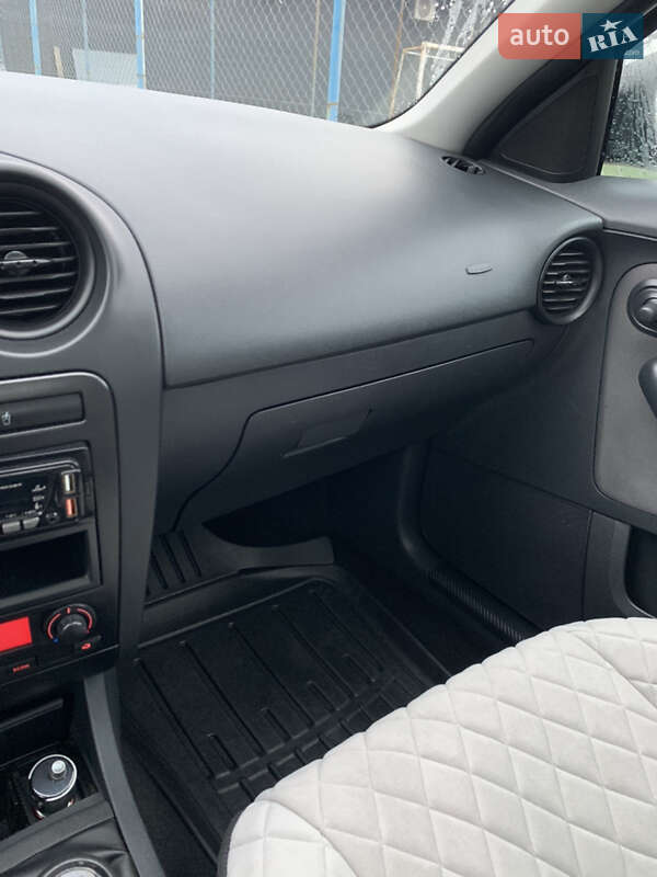 Хэтчбек SEAT Ibiza 2005 в Львове