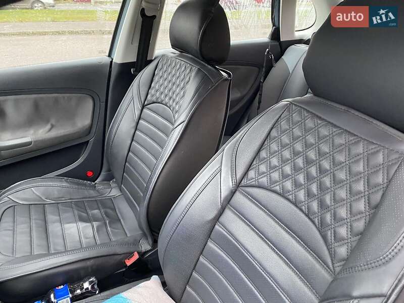 Хетчбек SEAT Ibiza 2006 в Чигирину