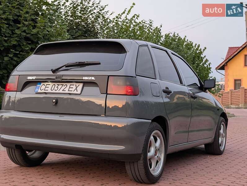 Хетчбек SEAT Ibiza 1997 в Чернівцях