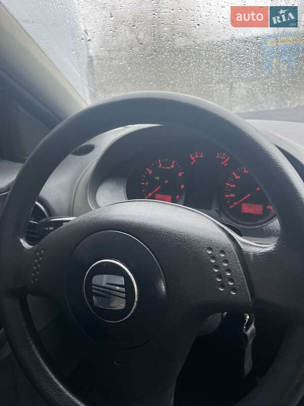 Хетчбек SEAT Ibiza 2003 в Вишгороді