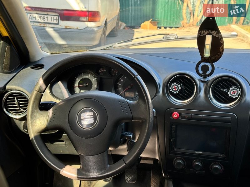 Хэтчбек SEAT Ibiza 2004 в Киеве