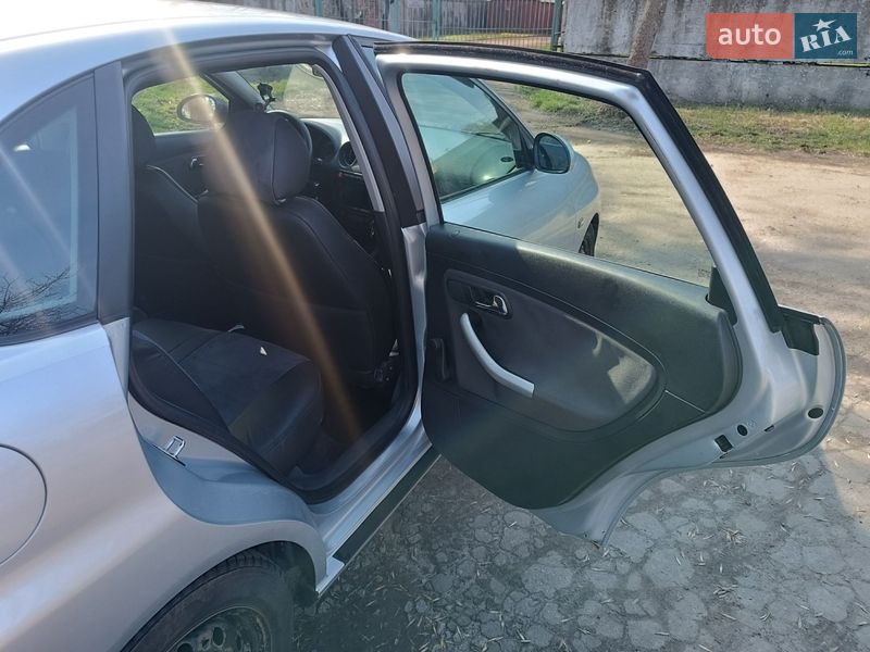 Хетчбек SEAT Ibiza 2006 в Сумах