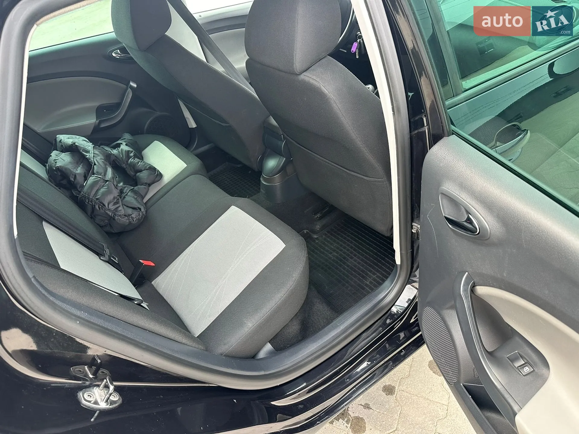 2012 SEAT Ibiza - мініатюра 15