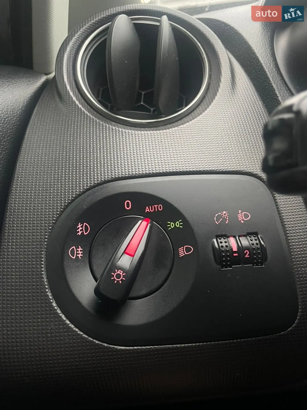 2012 SEAT Ibiza - мініатюра 12