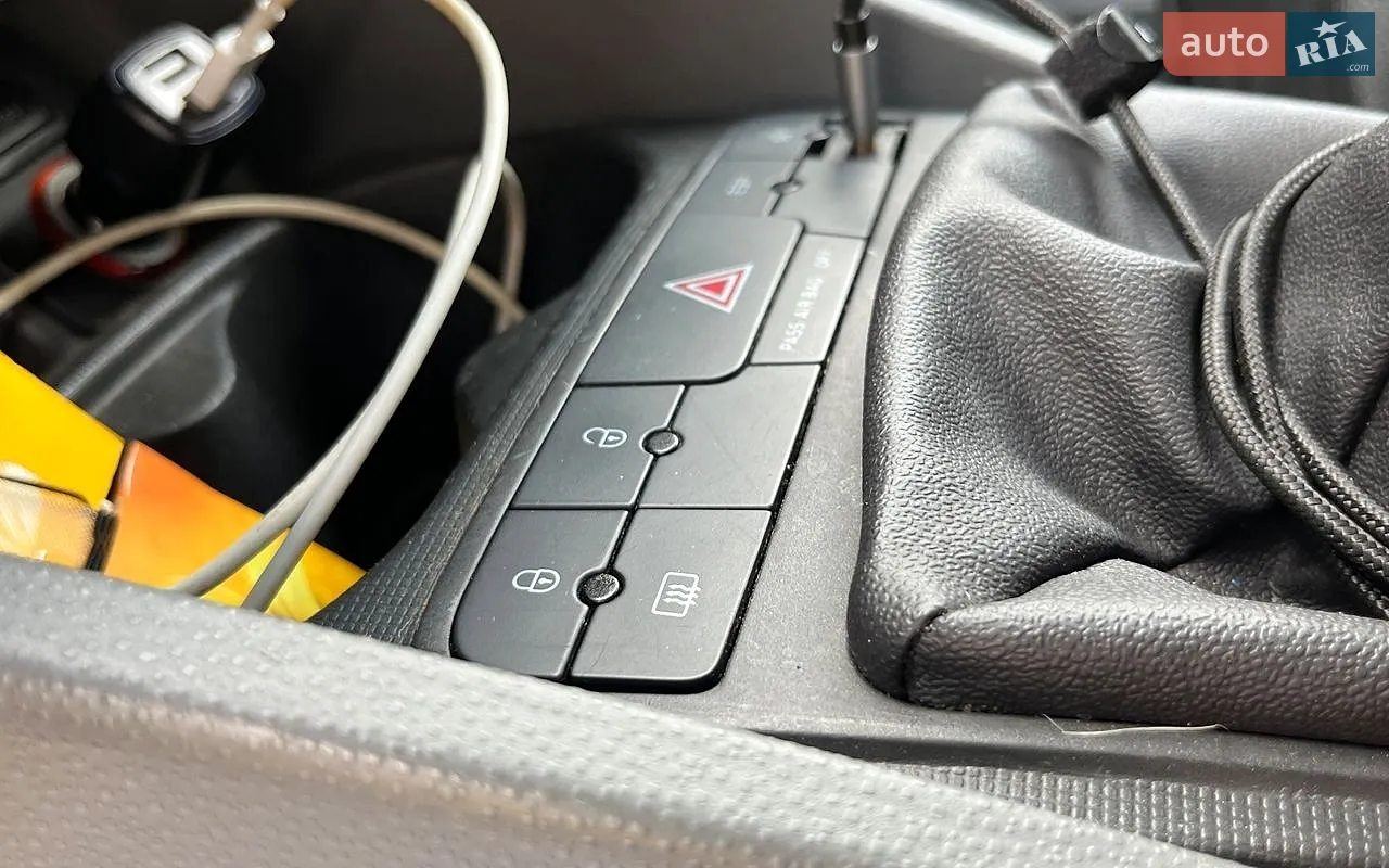 2011 SEAT Ibiza - мініатюра 16