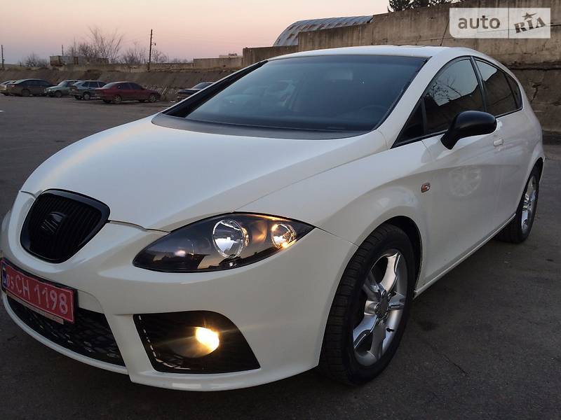 Хэтчбек SEAT Leon 2009 в Умани