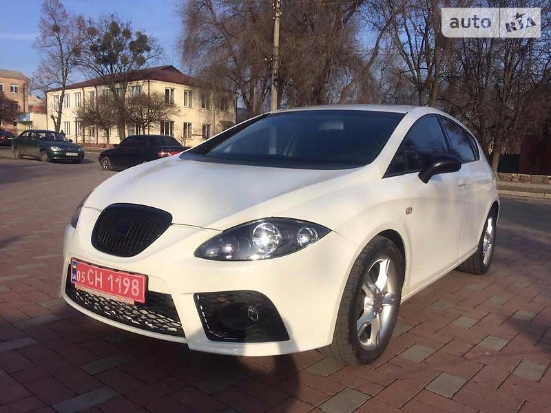 Хэтчбек SEAT Leon 2009 в Умани
