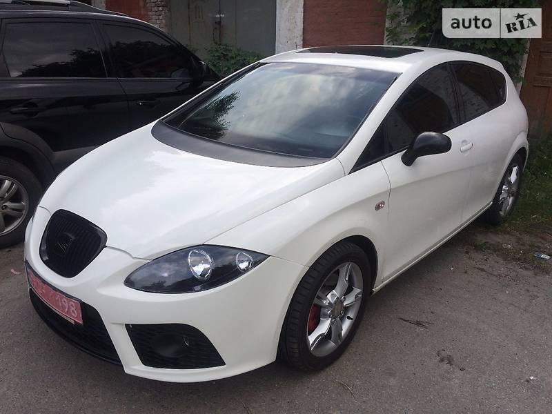 Хэтчбек SEAT Leon 2009 в Умани