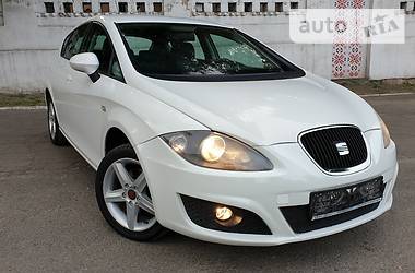 Седан SEAT Leon 2012 в Каменском