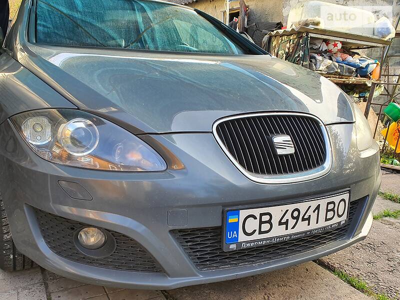 Хэтчбек SEAT Leon 2010 в Чернигове