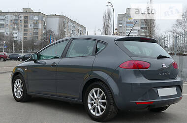 Хетчбек SEAT Leon 2011 в 