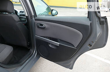 Хетчбек SEAT Leon 2011 в 