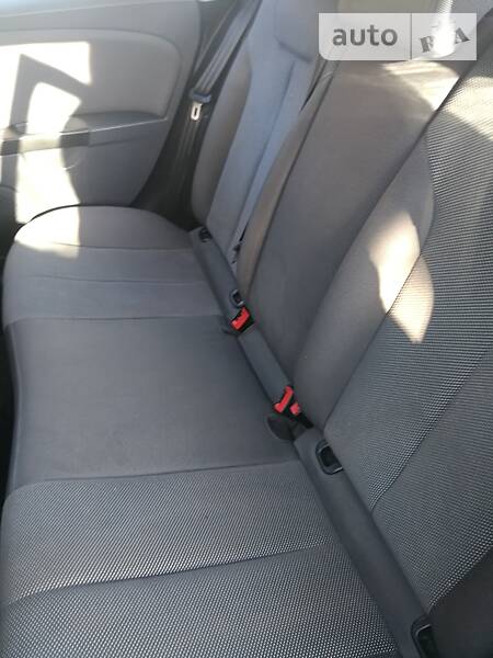 Хетчбек SEAT Leon 2006 в Дніпрі