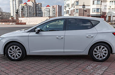 Хэтчбек SEAT Leon 2015 в 