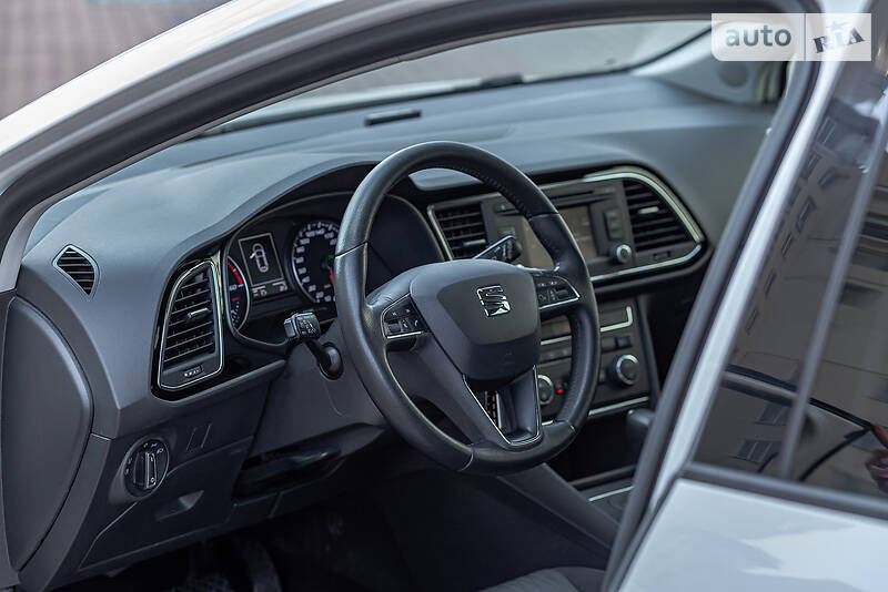 Хэтчбек SEAT Leon 2015 в Киеве