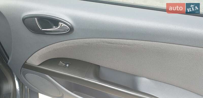 Хэтчбек SEAT Leon 2007 в Дубно