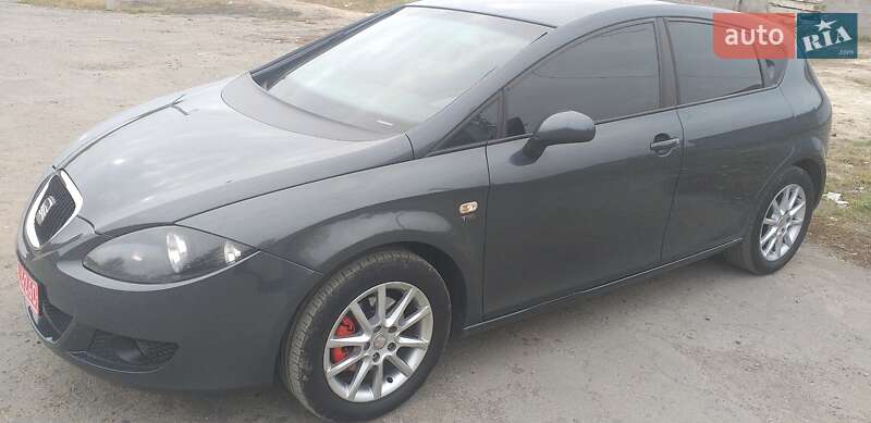 Хэтчбек SEAT Leon 2007 в Дубно
