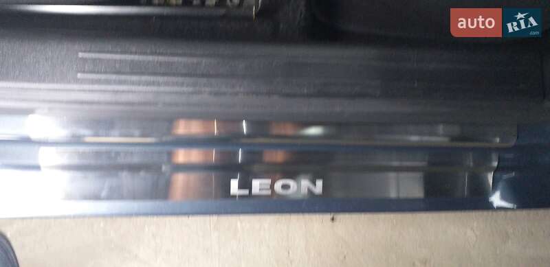 Хэтчбек SEAT Leon 2007 в Дубно