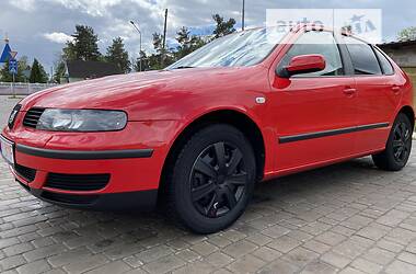 Хэтчбек SEAT Leon 2002 в Сарнах