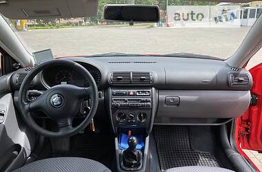 Хэтчбек SEAT Leon 2002 в Сарнах