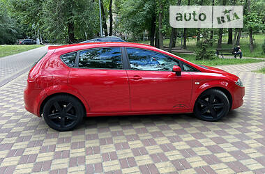 Хэтчбек SEAT Leon 2008 в Киеве