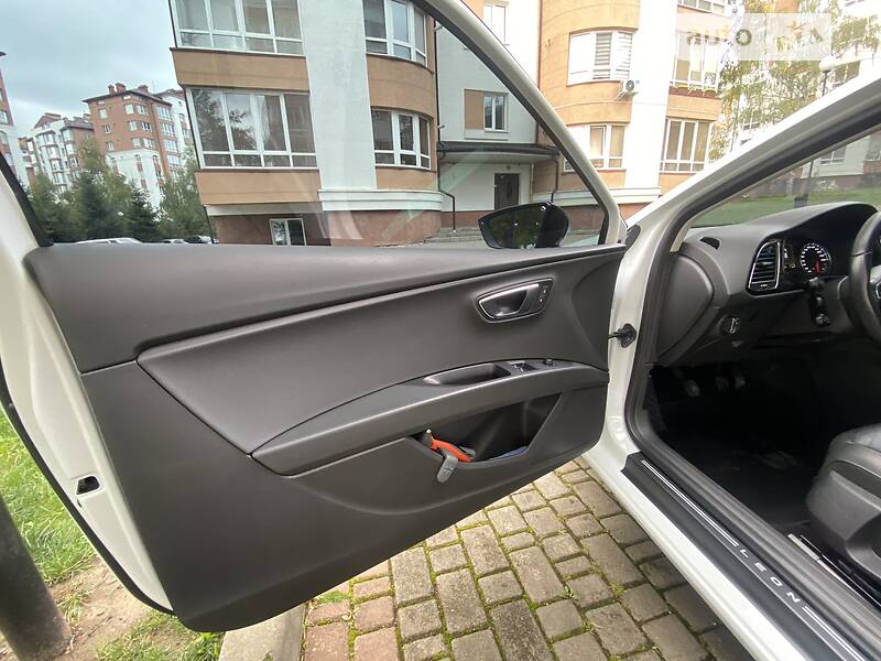 Хэтчбек SEAT Leon 2013 в Ивано-Франковске