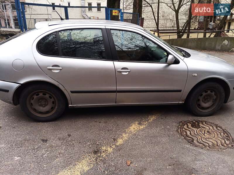Хэтчбек SEAT Leon 2003 в Бородянке