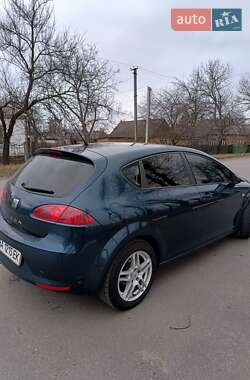 Хэтчбек SEAT Leon 2007 в Александровке