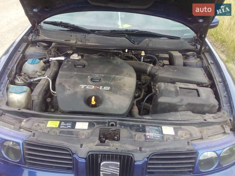 Хэтчбек SEAT Leon 2002 в Буске