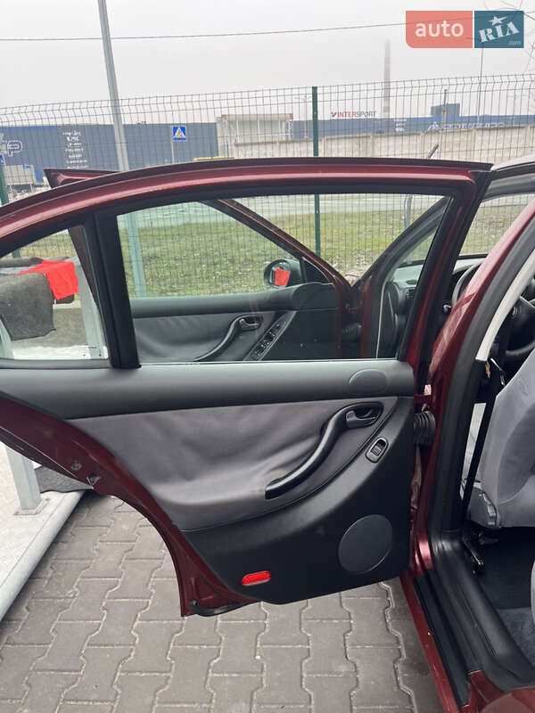 Хэтчбек SEAT Leon 2004 в Киеве