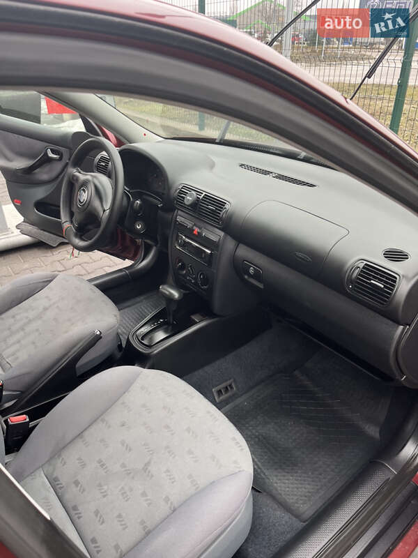 Хэтчбек SEAT Leon 2004 в Киеве