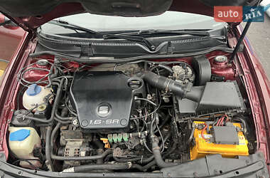 Хэтчбек SEAT Leon 2004 в 