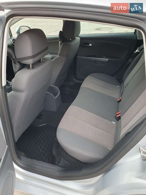 Хэтчбек SEAT Leon 2009 в Запорожье