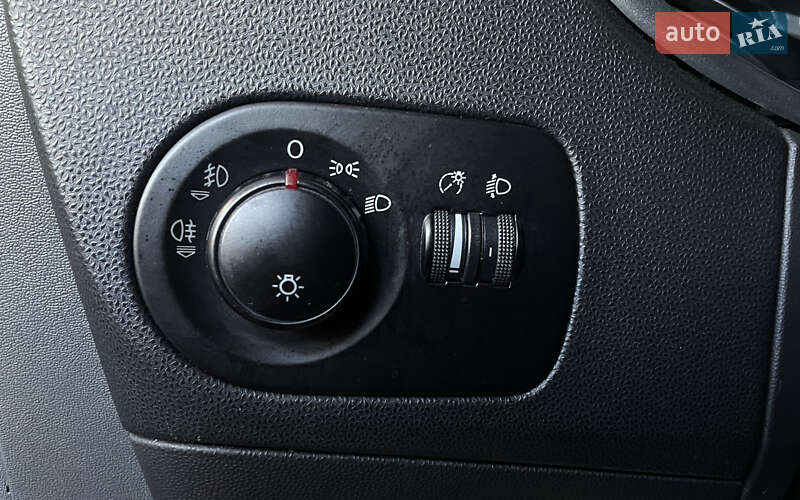 Хэтчбек SEAT Leon 2006 в Шептицькому