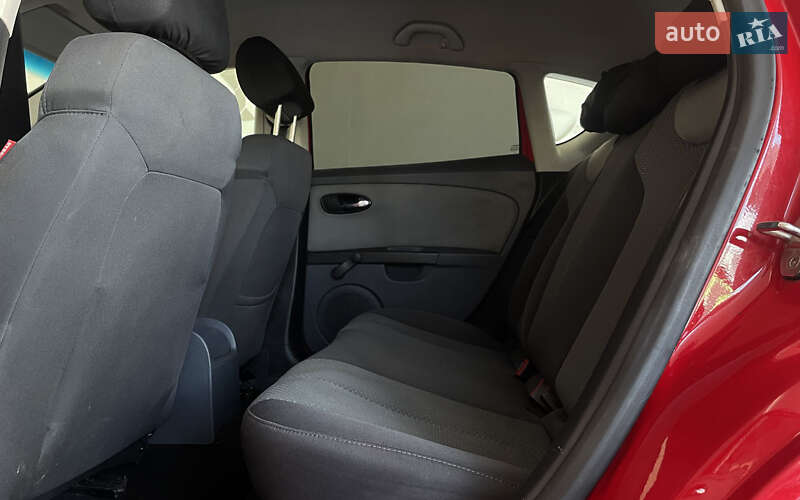 Хэтчбек SEAT Leon 2006 в Шептицькому