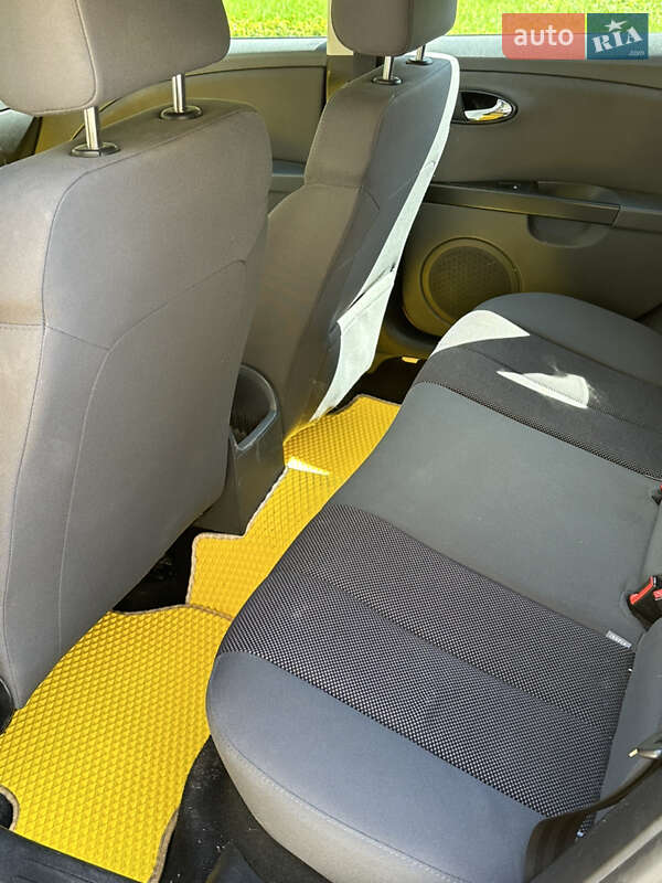 Хэтчбек SEAT Leon 2008 в Чернигове