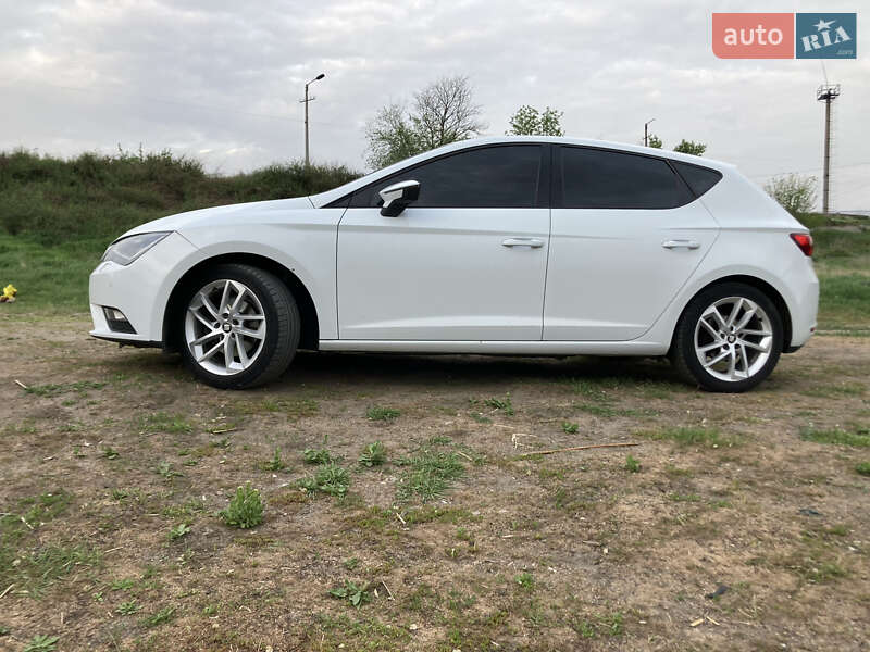 Хэтчбек SEAT Leon 2012 в 
