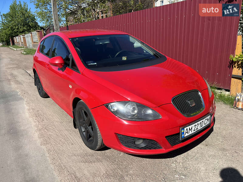 Хэтчбек SEAT Leon 2010 в Коростене