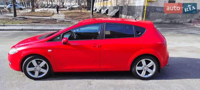 Хэтчбек SEAT Leon 2008 в Киеве
