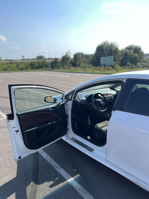 Хэтчбек SEAT Leon 2008 в Ровно