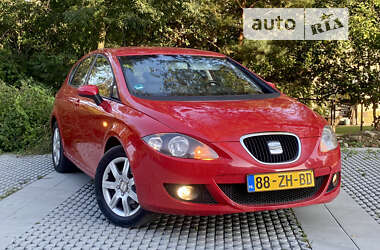 Хэтчбек SEAT Leon 2005 в Самборе