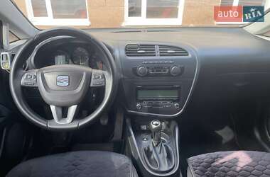 Хэтчбек SEAT Leon 2012 в 