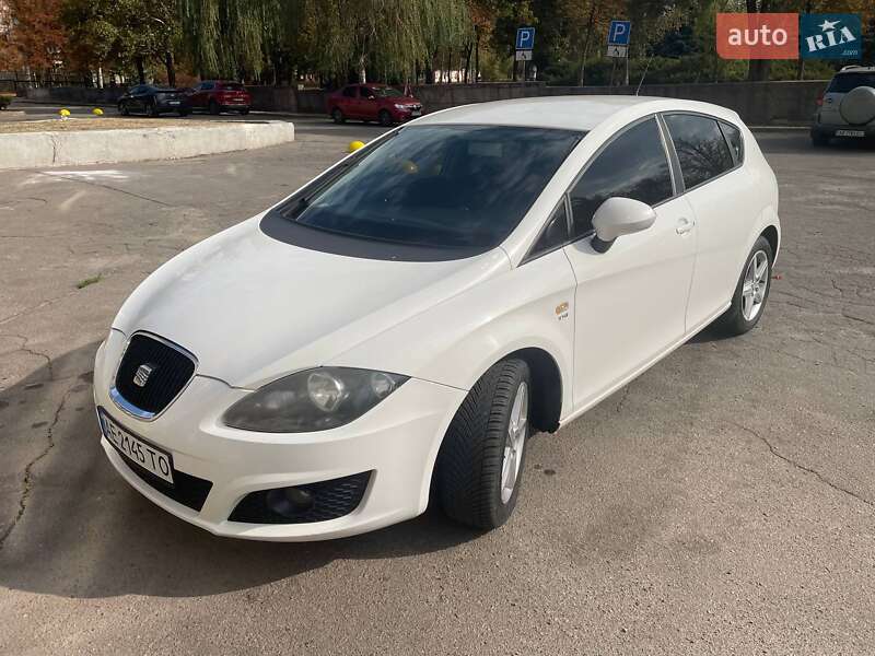 Хэтчбек SEAT Leon 2012 в 