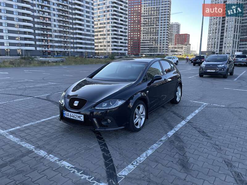 Хэтчбек SEAT Leon 2008 в Киеве