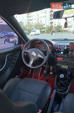 Хэтчбек SEAT Leon 2002 в 